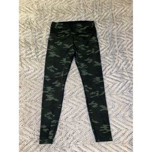 Good American Core Strength Legging in Camo Size 4